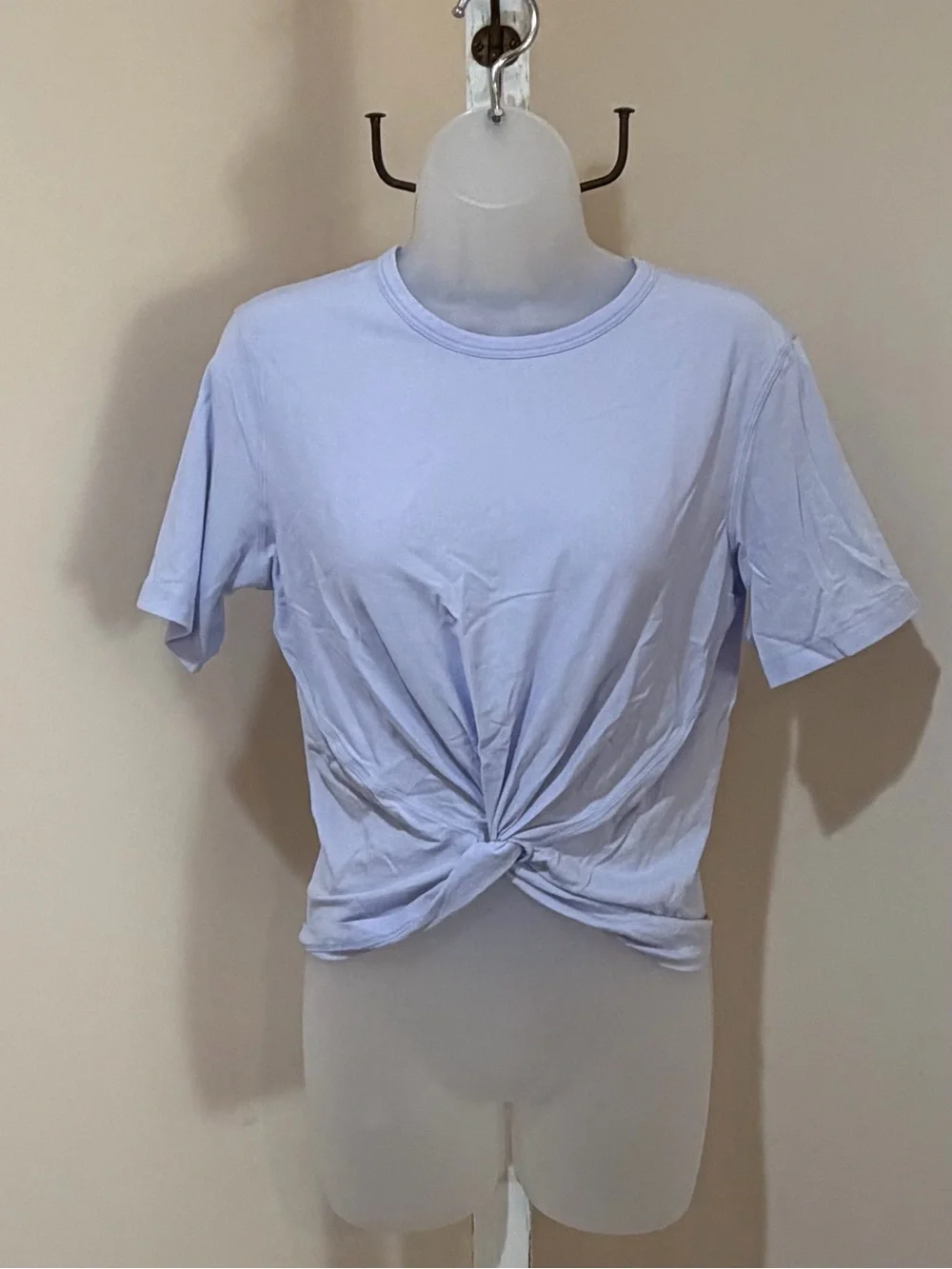 NWOT LULULEMON CRESCENT TEE TWIST FRONT WAIST LENGTH TOP PASTEL BLUE SIZE 4